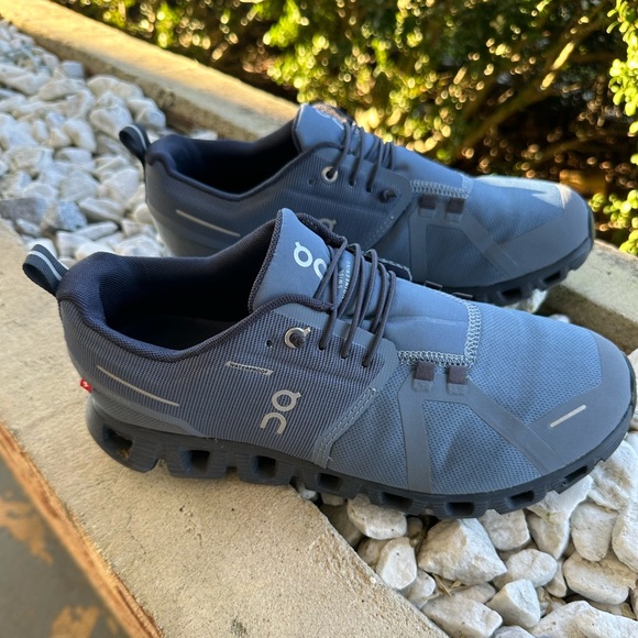 On Running Shoes - On Cloud 5 Women’s Like New, Waterproof